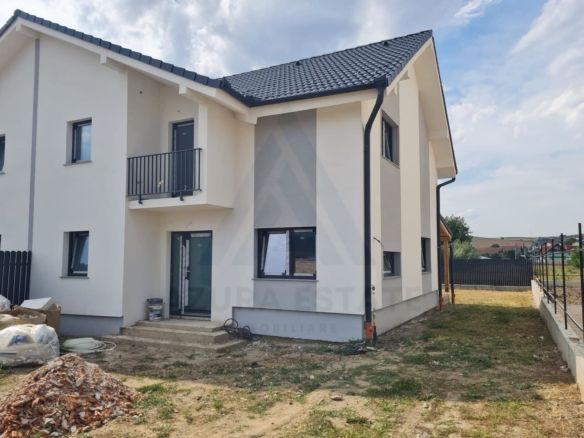 Casa 4 camere 2 bai terasa acoperita si teren 334 mp in Sura Mare - Imagine principala