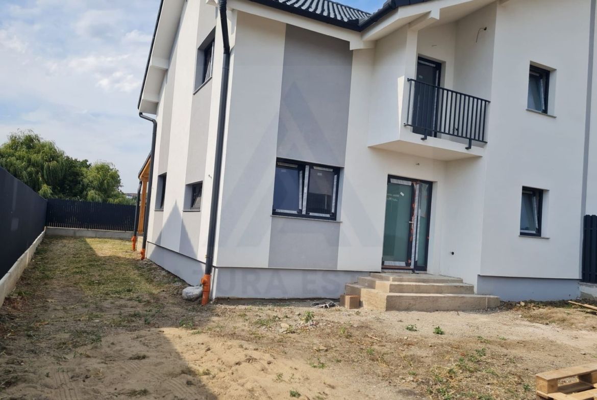 Casa 4 camere 2 bai terasa acoperita si teren 334 mp in Sura Mare - foto 2