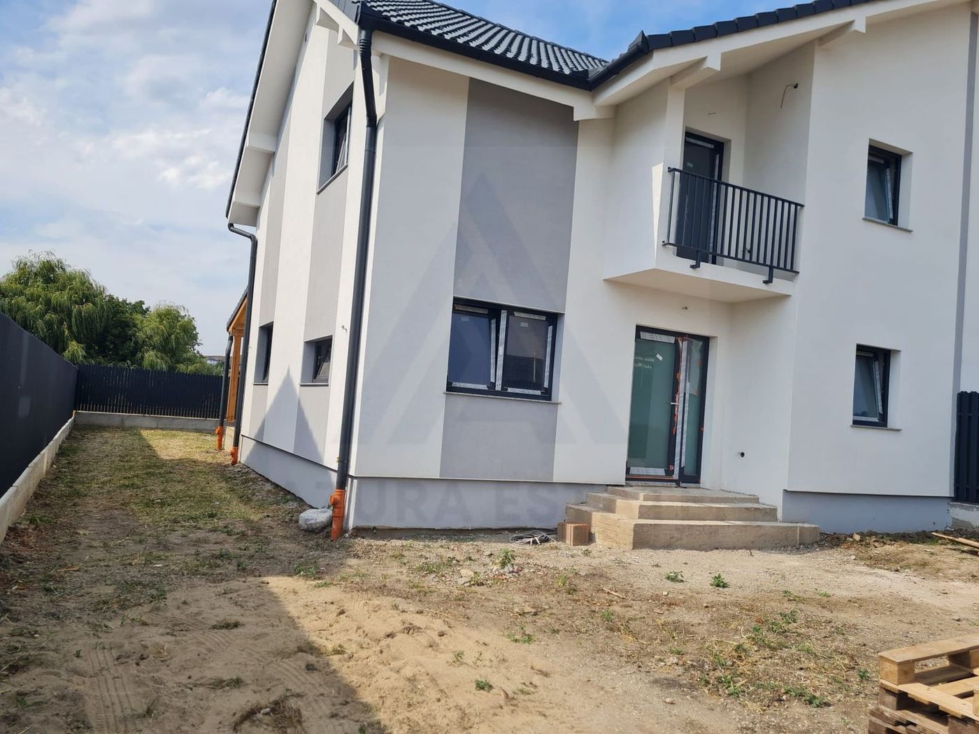 Casa 4 camere 2 bai terasa acoperita si teren 334 mp in Sura Mare - foto 2