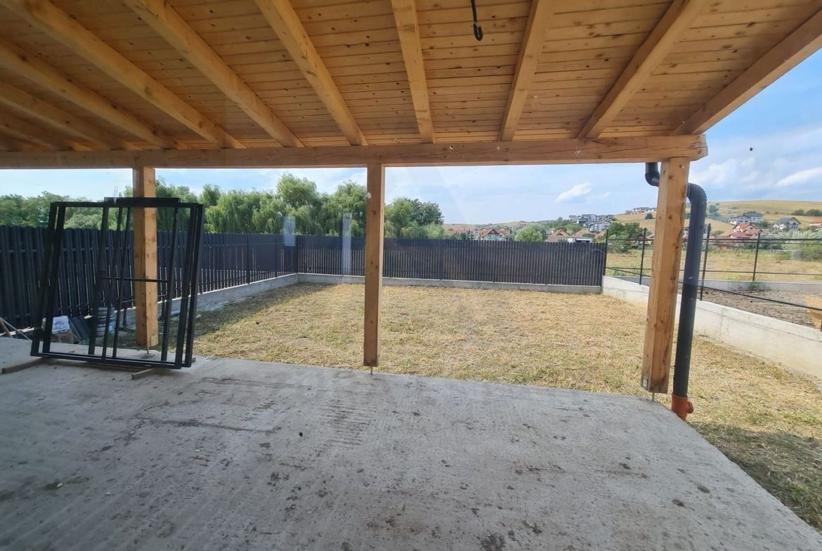 Casa 4 camere 2 bai terasa acoperita si teren 334 mp in Sura Mare - foto 4
