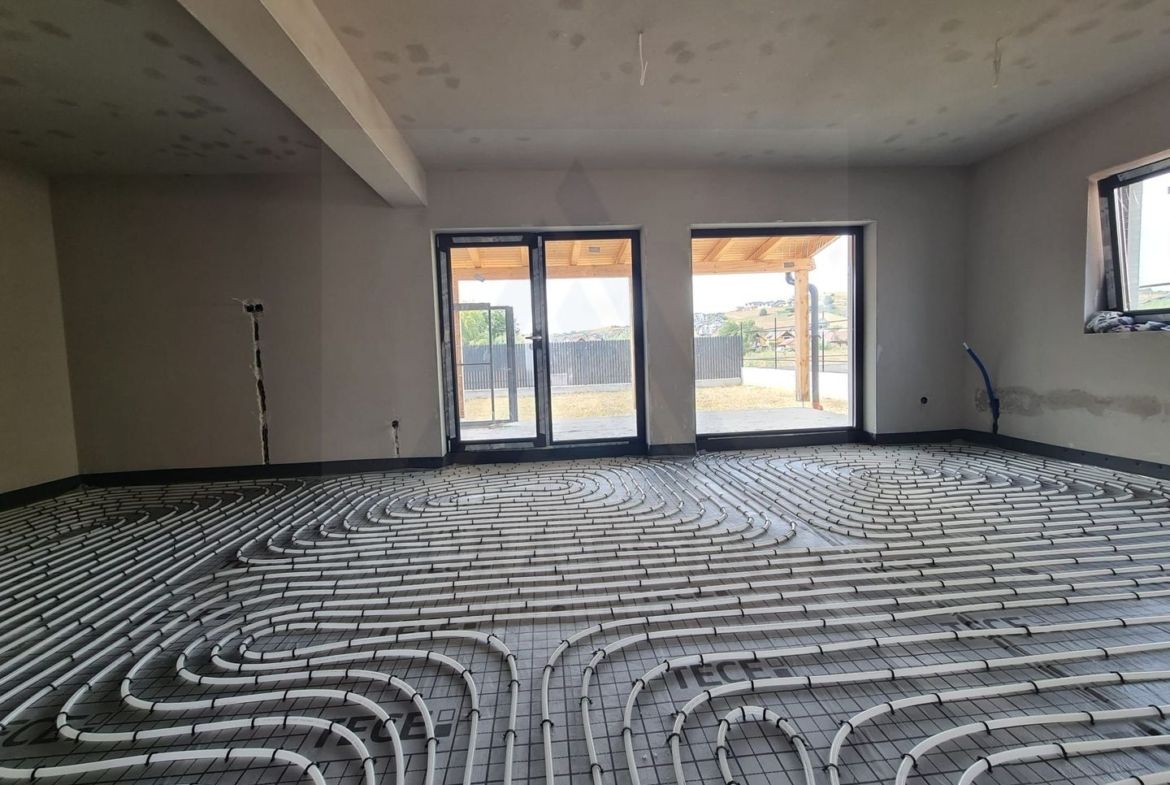 Casa 4 camere 2 bai terasa acoperita si teren 334 mp in Sura Mare - foto 6
