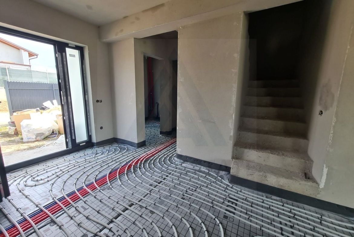 Casa 4 camere 2 bai terasa acoperita si teren 334 mp in Sura Mare - foto 8