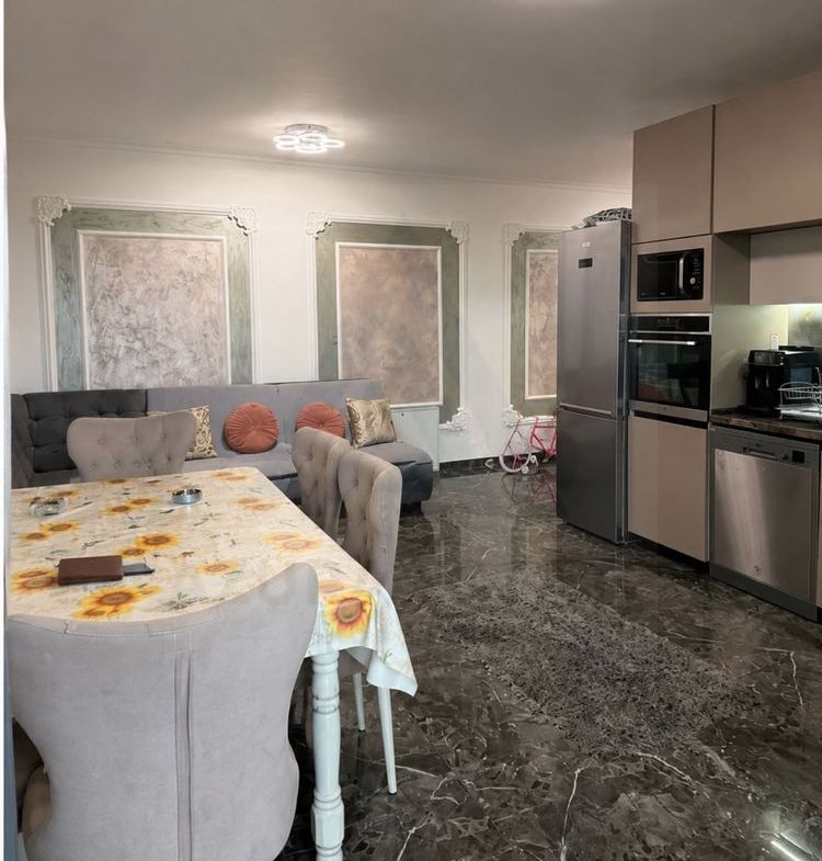 Apartament 3 camere  Curte proprie  Complet mobilat și utilat - foto 3