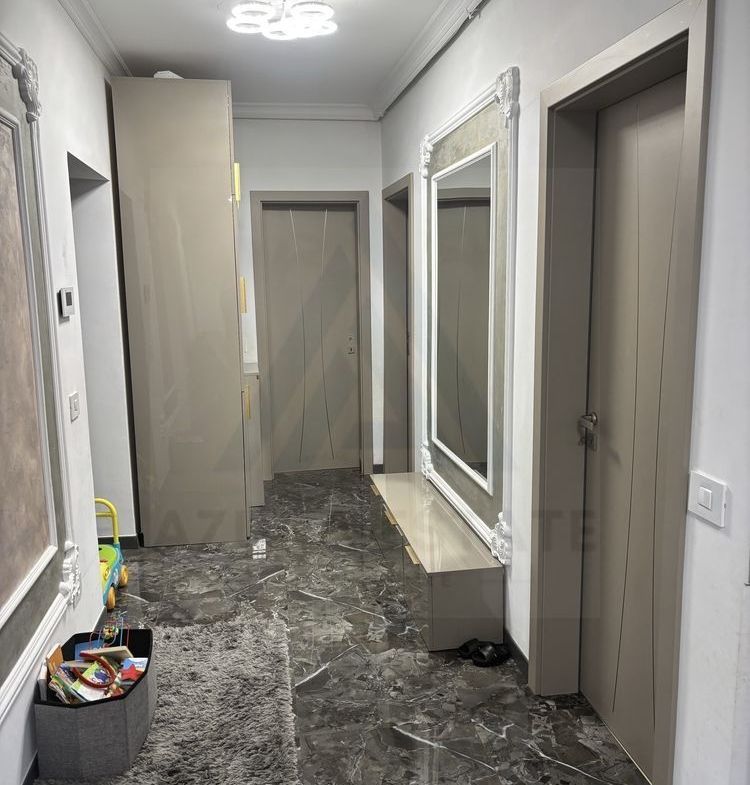 Apartament 3 camere  Curte proprie  Complet mobilat și utilat - foto 6