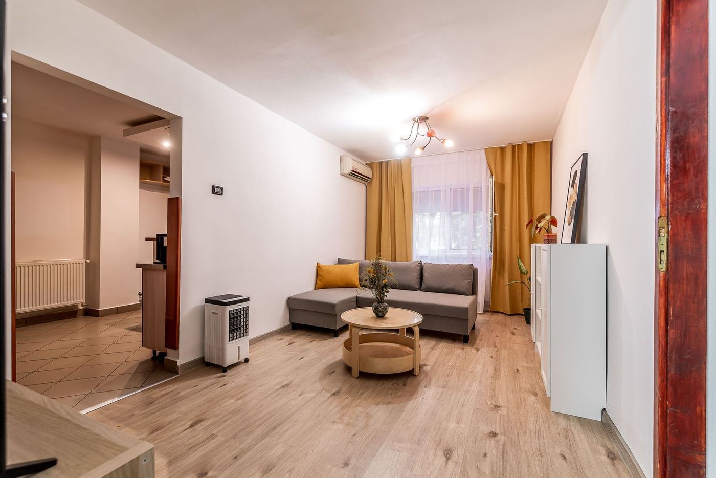 Apartament 4 camere la parter, acces direct din stradă in Micalaca - Imagine principala