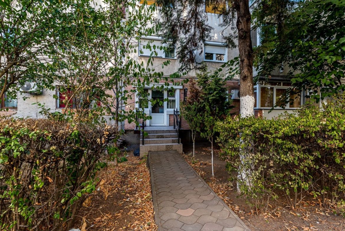 Apartament 4 camere la parter, acces direct din stradă in Micalaca - foto 2