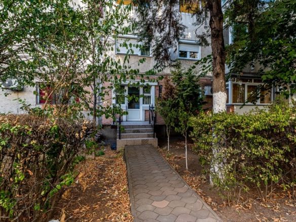 Apartament 4 camere la parter, acces direct din stradă in Micalaca - foto 2