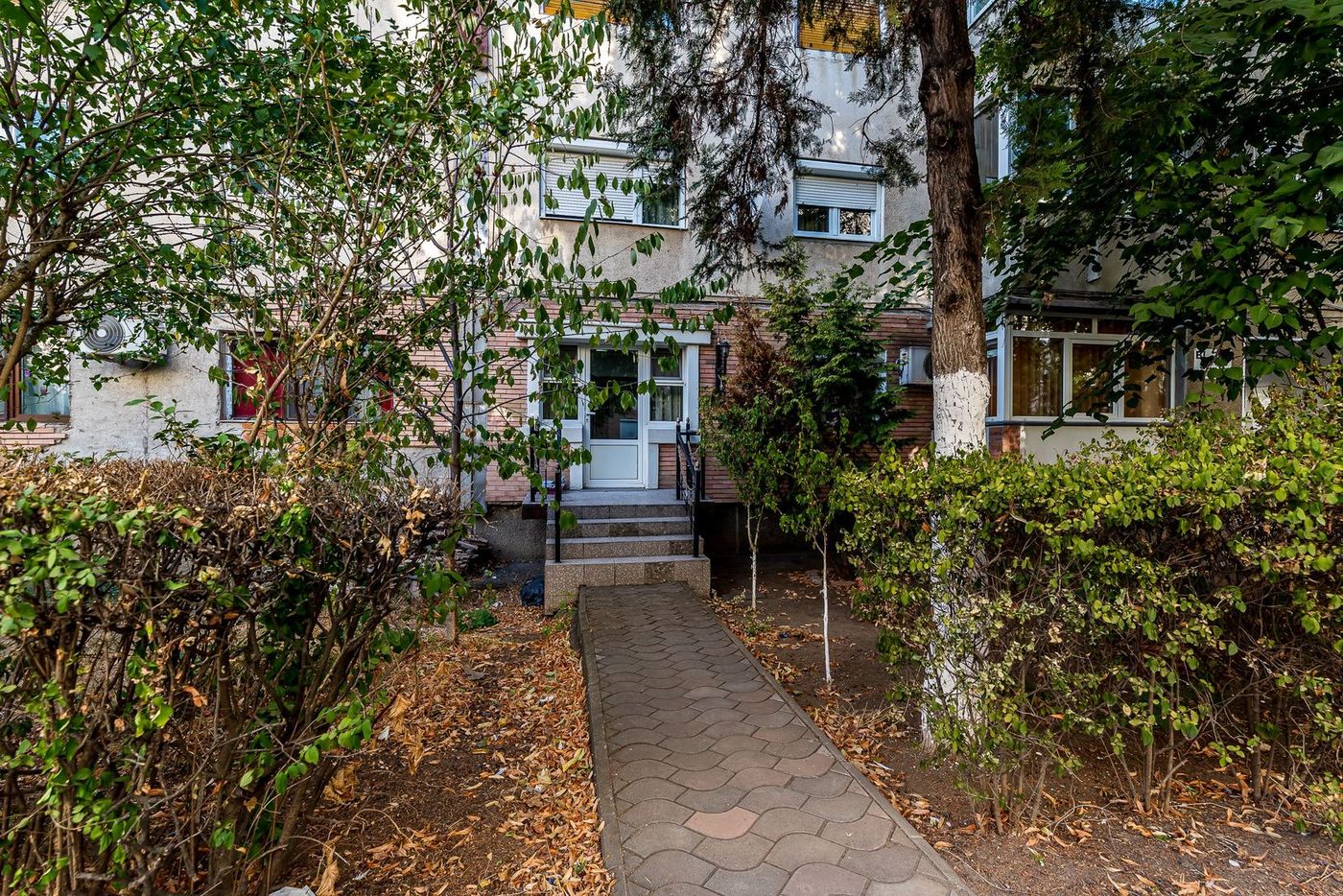 Apartament 4 camere la parter, acces direct din stradă in Micalaca - foto 2