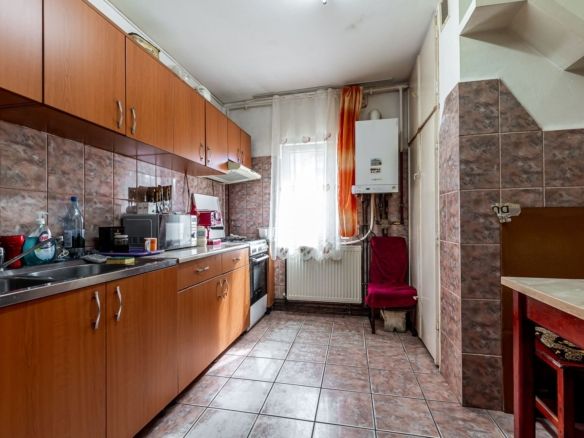 Apartament cu 3 camere decomandat la parter in Confectii Comision 0% - foto 2