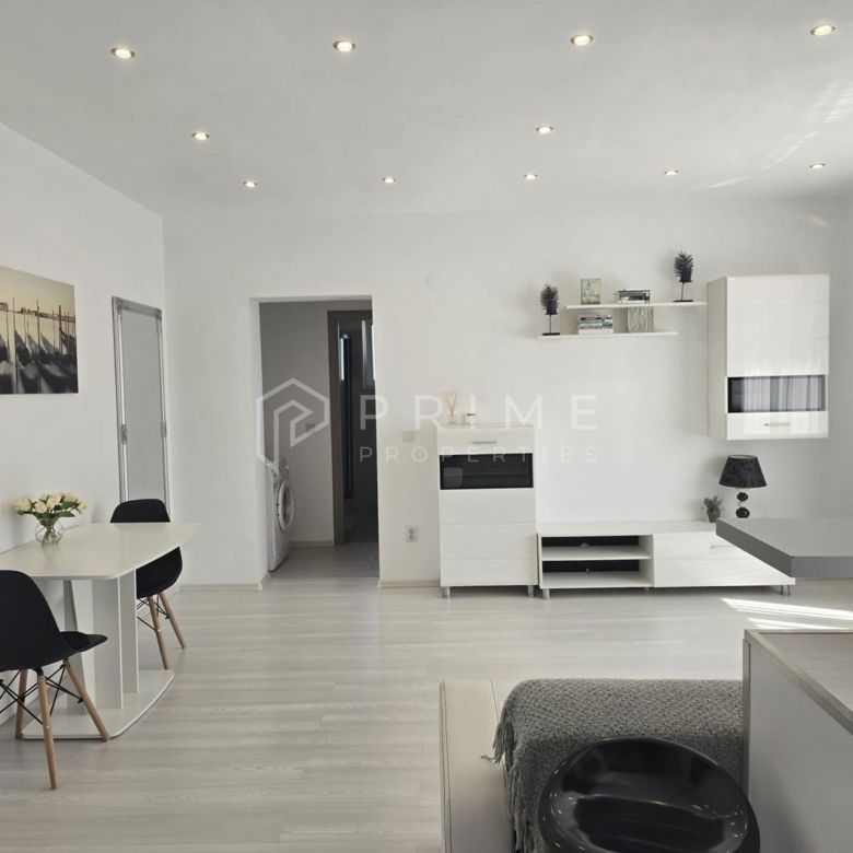 Apartament Modern cu 2 Camere, Curte Privată și Loc de Parcare-Unirii - Imagine principala