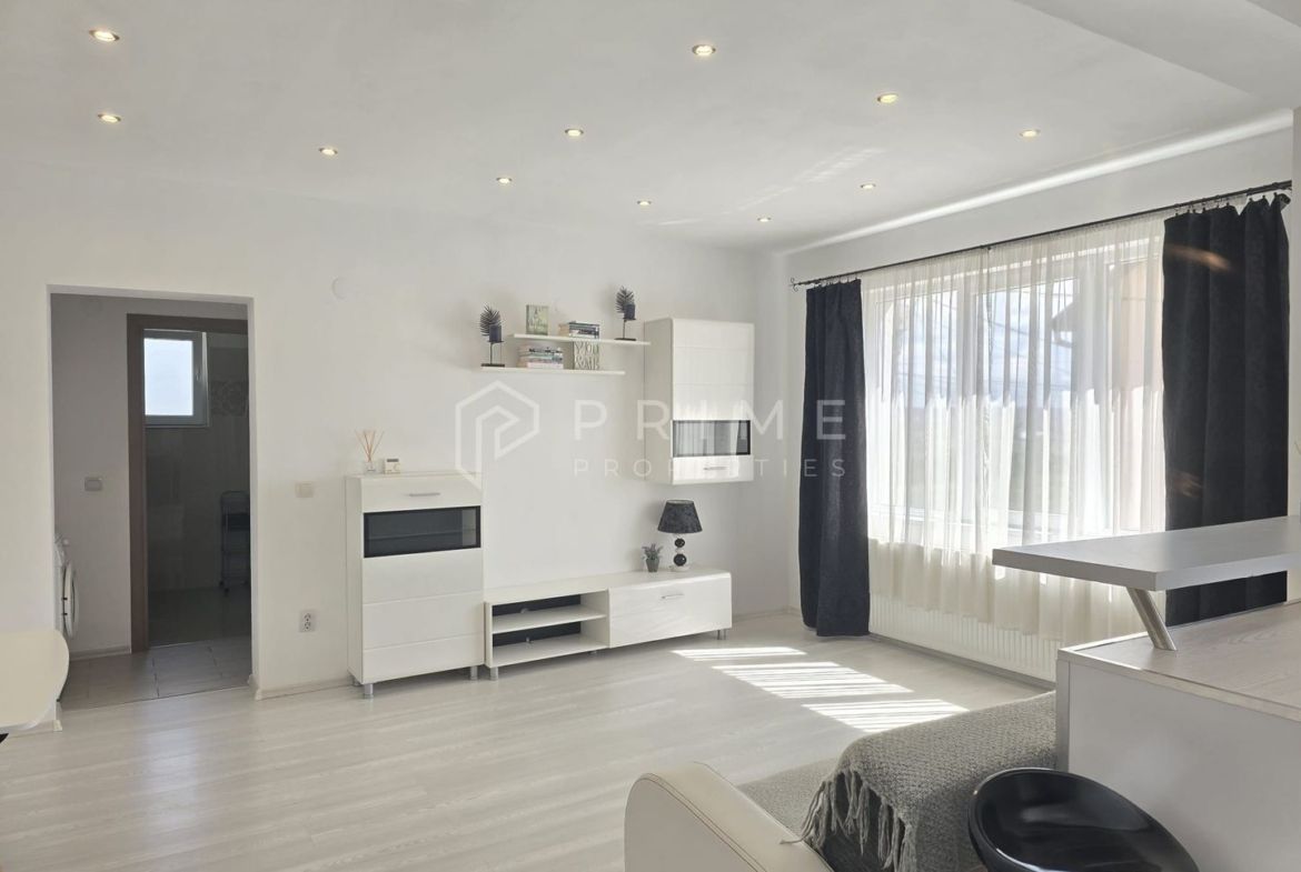 Apartament Modern cu 2 Camere, Curte Privată și Loc de Parcare-Unirii - foto 2