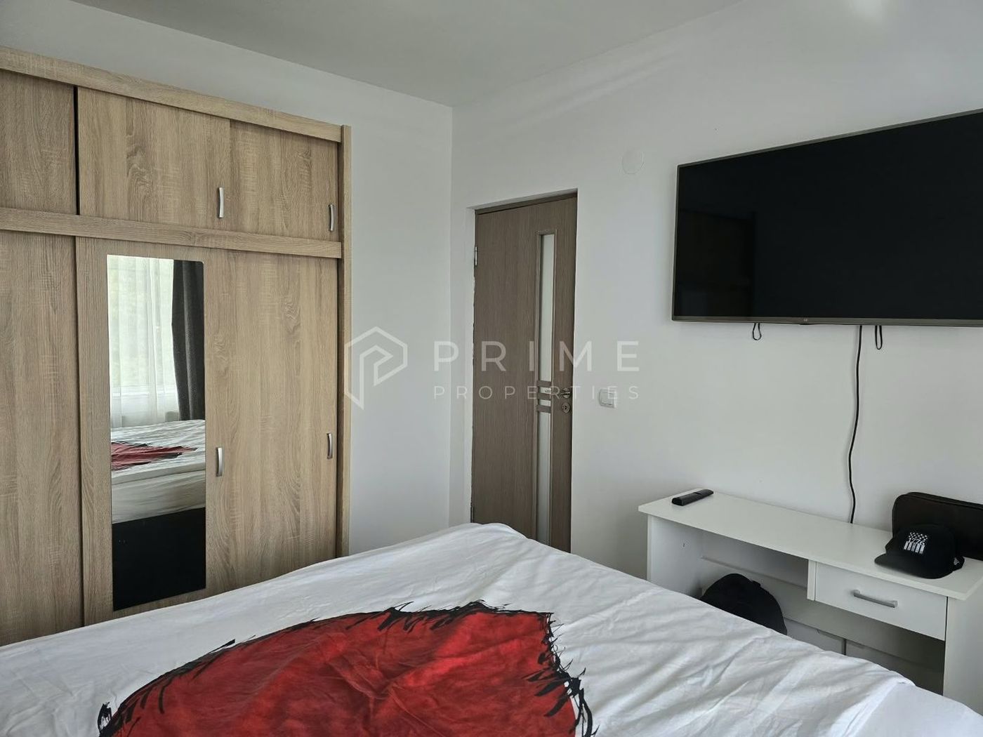 Apartament Modern cu 2 Camere, Curte Privată și Loc de Parcare-Unirii - foto 3