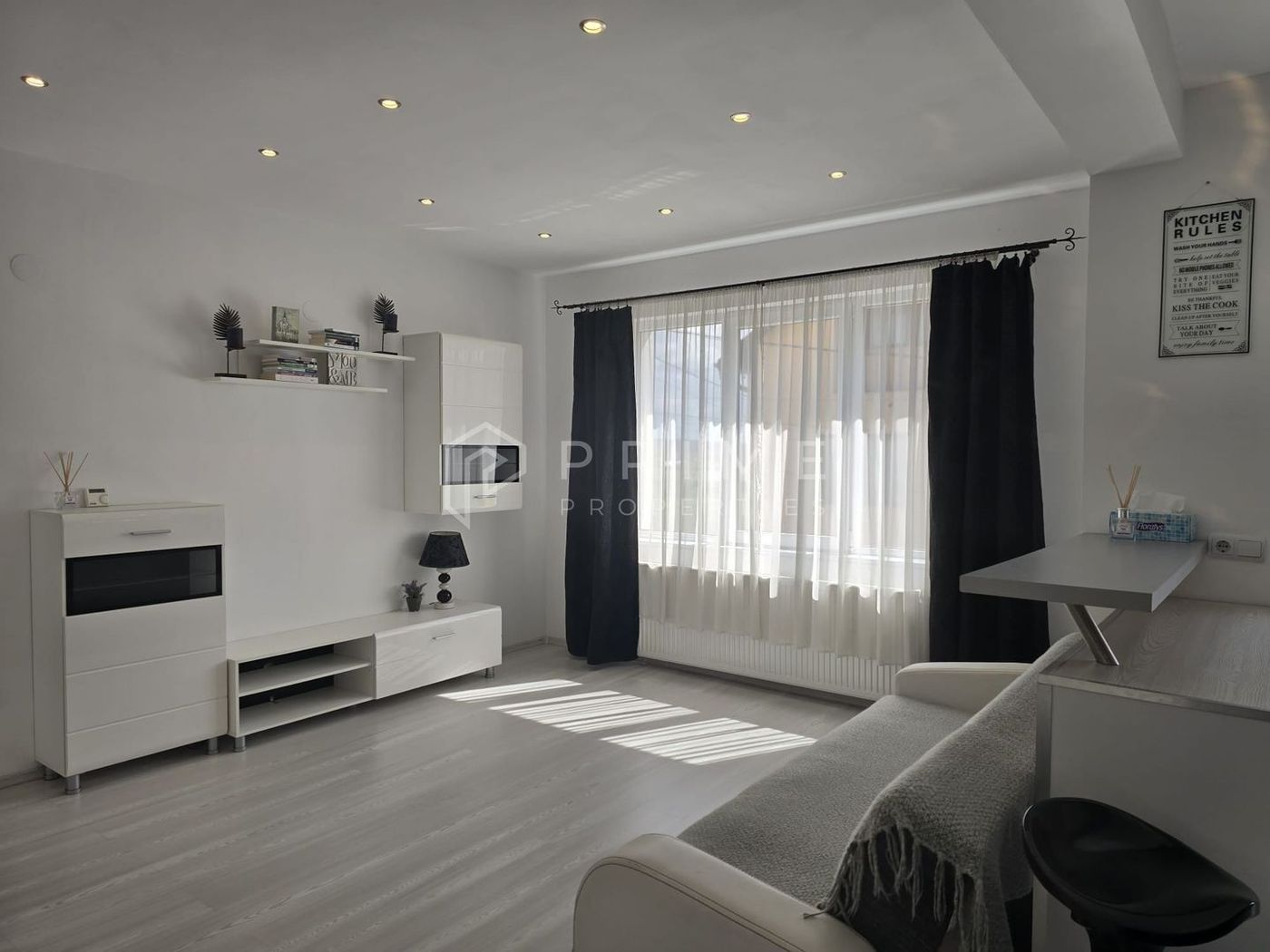 Apartament Modern cu 2 Camere, Curte Privată și Loc de Parcare-Unirii - foto 4