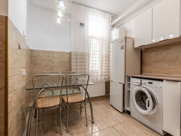Apartament la cheie cu 2 camere la casa in Parneava Comision 0% - Imagine principala