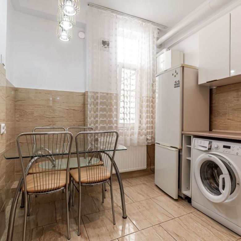 Apartament la cheie cu 2 camere la casa in Parneava Comision 0% - Imagine principala