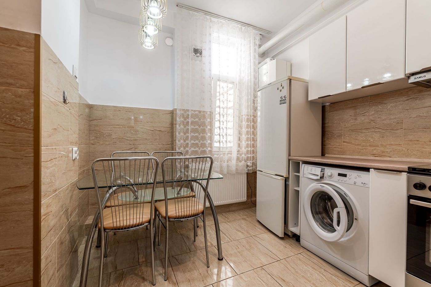 Apartament la cheie cu 2 camere la casa in Parneava Comision 0% - Imagine principala