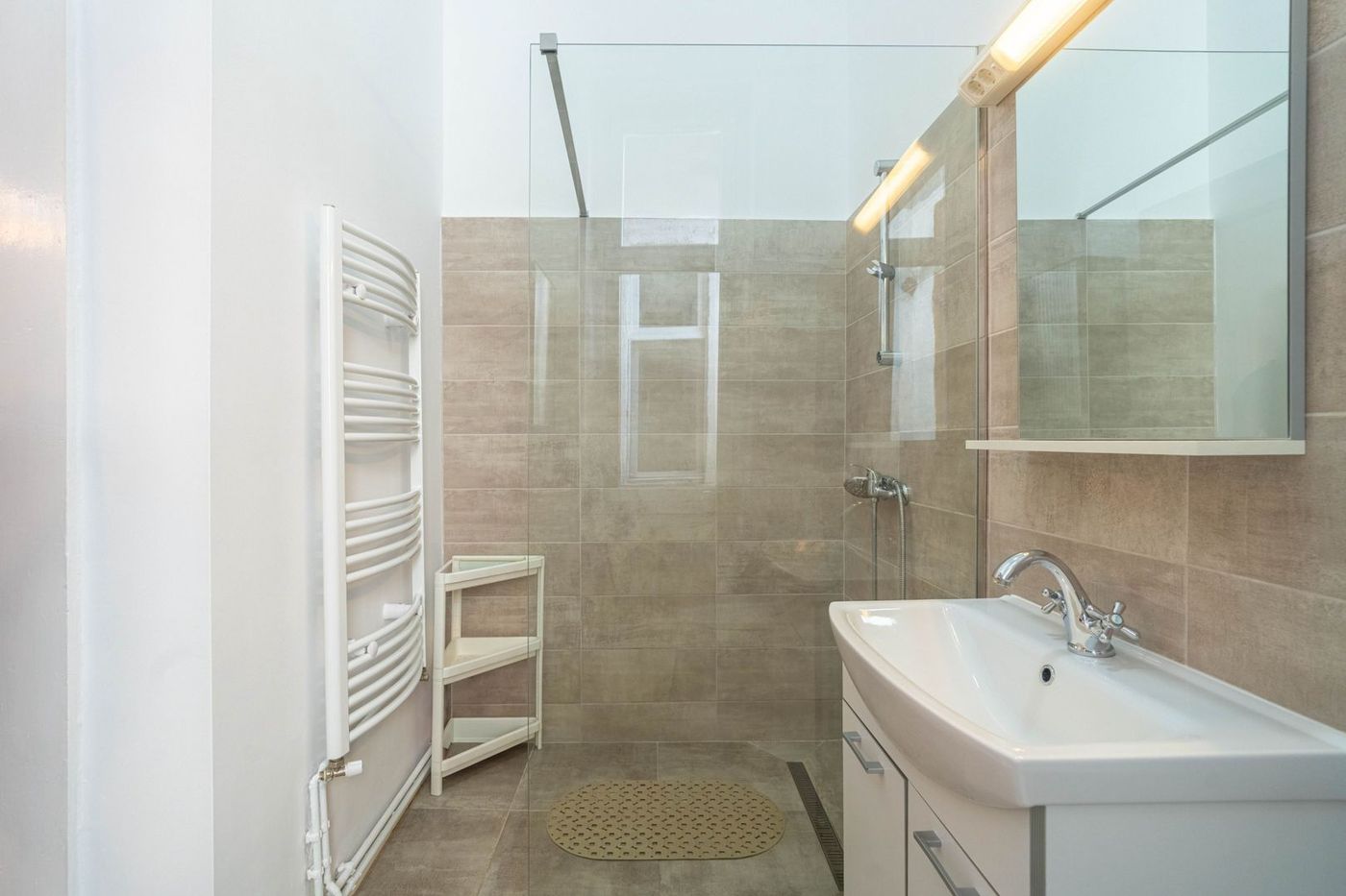 Închiriere apartament ultracentral cu parcare privată | 97 mp, - foto 3