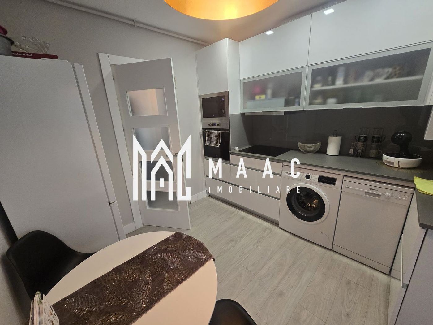 Apartament 3 camere 2 bai 2 balcoane loc de parcare subteran zona Turnisor - foto 6
