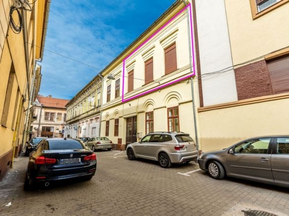 Apartament 3 camere, etaj 1, ultracentral (clădire cu 4 apartamente) - Imagine principala