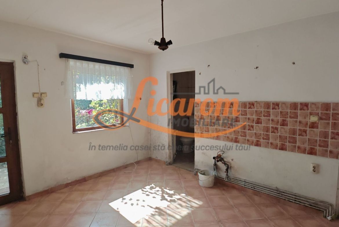 Casa singur in curte zona ZONA ISTORICA langa Seminarul Teologic - foto 2