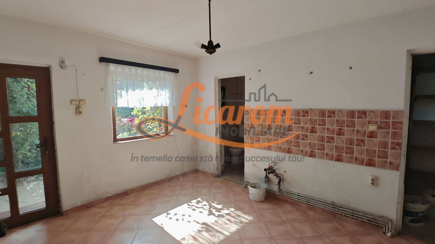 Casa singur in curte zona ZONA ISTORICA langa Seminarul Teologic - foto 2 Casa singur in curte zona ZONA ISTORICA langa Seminarul Teologic - foto 2