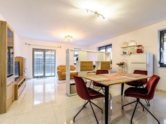 Apartament ultracentral în bloc nou, 2 camere cu terasa proprie - Imagine principala