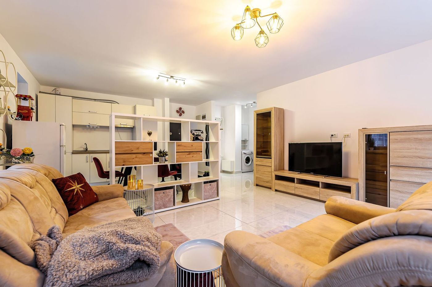 Apartament ultracentral în bloc nou, 2 camere cu terasa proprie - foto 2