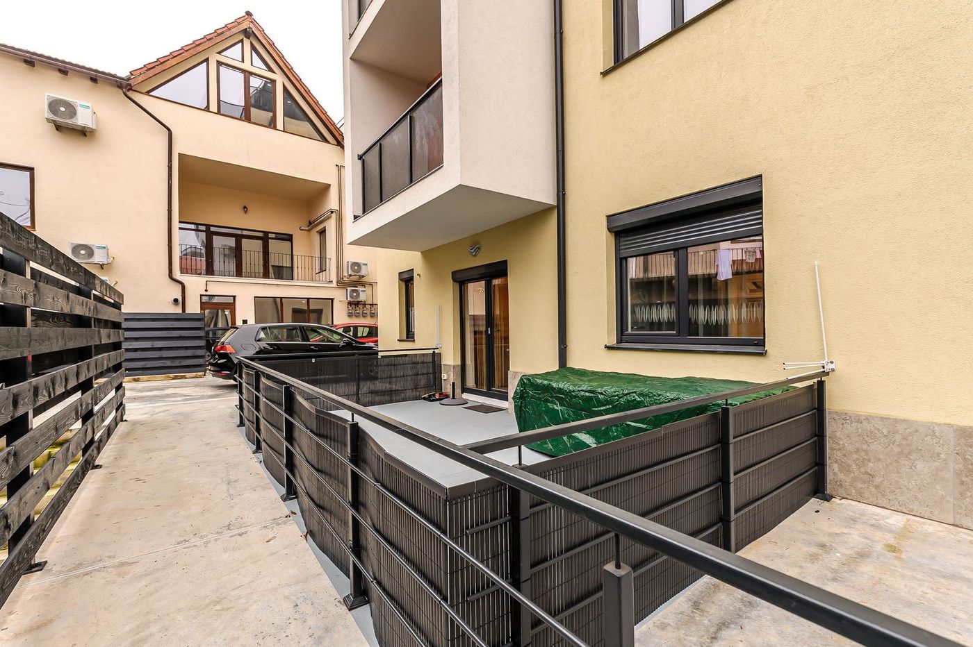 Apartament ultracentral în bloc nou, 2 camere cu terasa proprie - foto 3