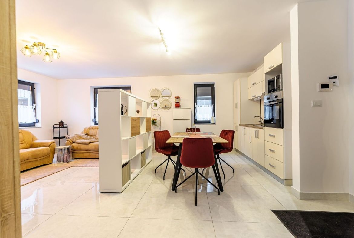 Apartament ultracentral în bloc nou, 2 camere cu terasa proprie - foto 4
