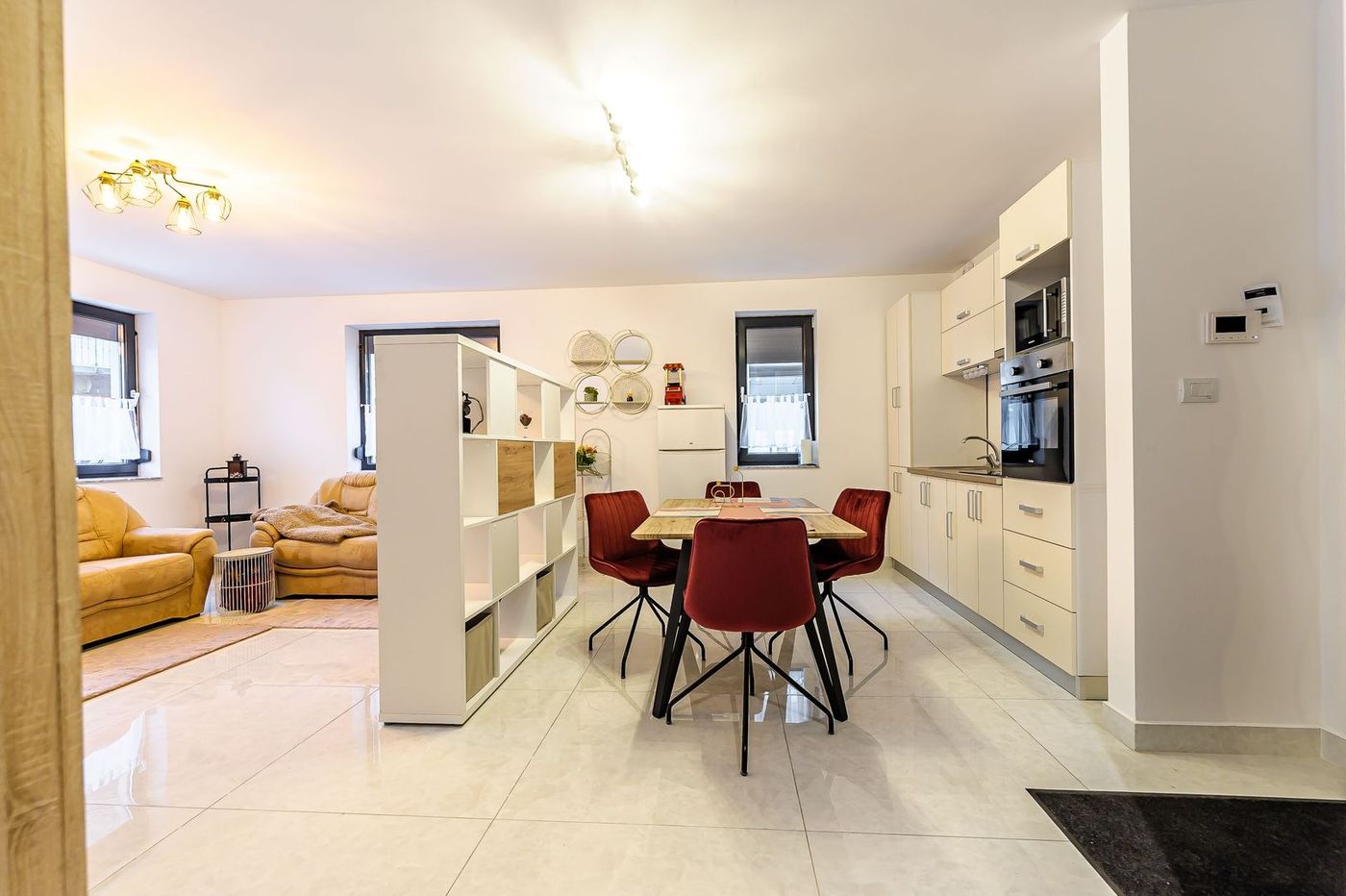 Apartament ultracentral în bloc nou, 2 camere cu terasa proprie - foto 4