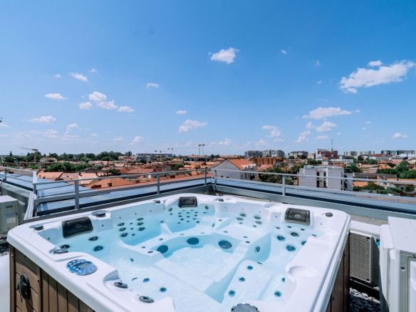Penthouse 4 camere, ultracentral, Oradea. 800 000 E. Comision 0 - Imagine principala
