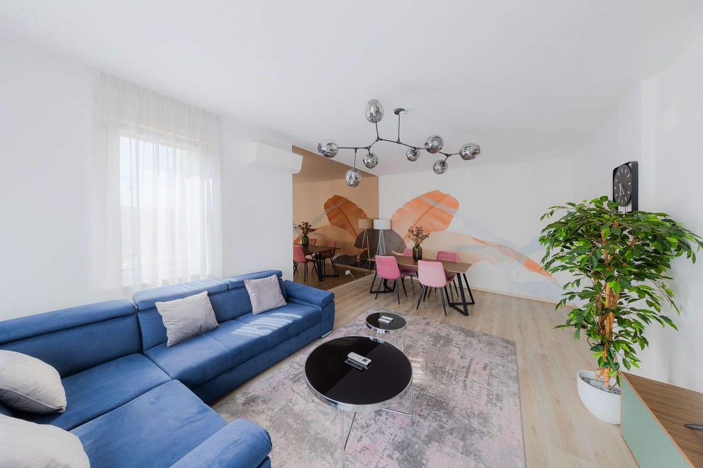 Apartament 3 camere, ultracentral, Oradea. 287 000 E. Comision 0 - Imagine principala