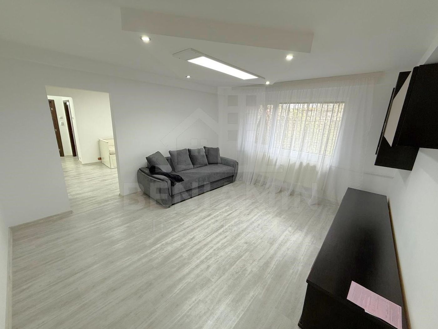 3 Camere-Parter-McDonald's-Renovat-Anvelopat-Mobilat-Zona Excelenta - foto 2