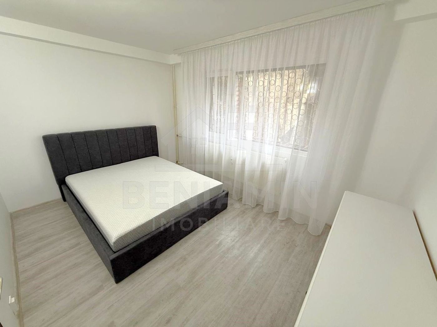 3 Camere-Parter-McDonald's-Renovat-Anvelopat-Mobilat-Zona Excelenta - foto 5