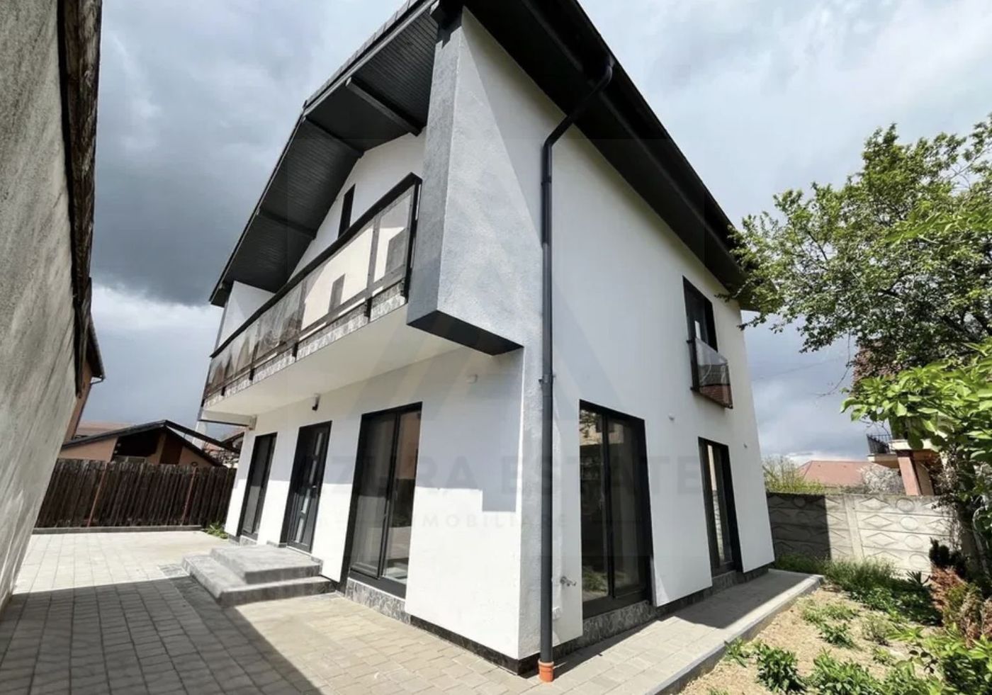 Casa individuala la cheie cu 4 camere 3 bai teren 335 mp in Sibiu - Imagine principala