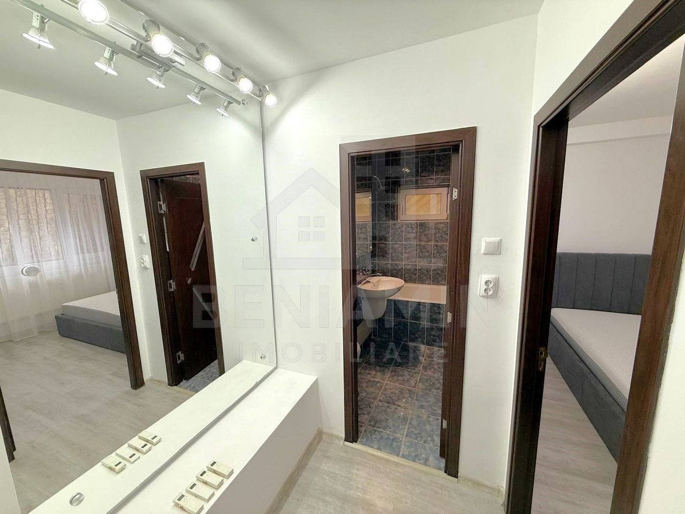 3 Camere-Parter-McDonald's-Renovat-Anvelopat-Mobilat-Zona Excelenta - foto 8