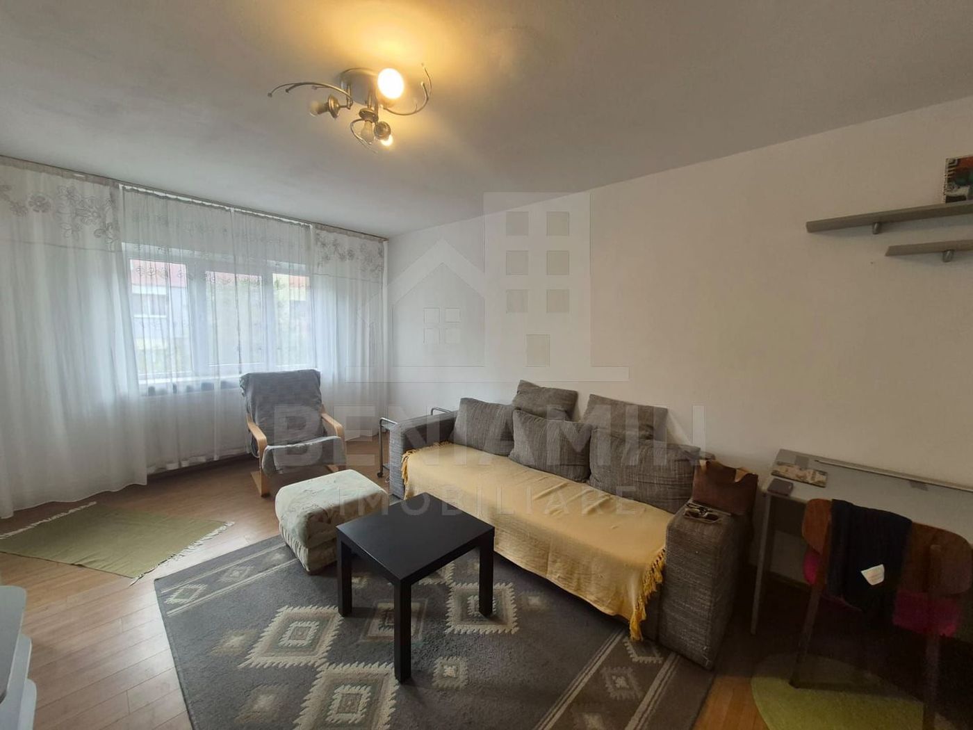3 camere-etaj 2-70 MP- Centrala Termica-Aer Conditionat-Zona Lapus - Imagine principala