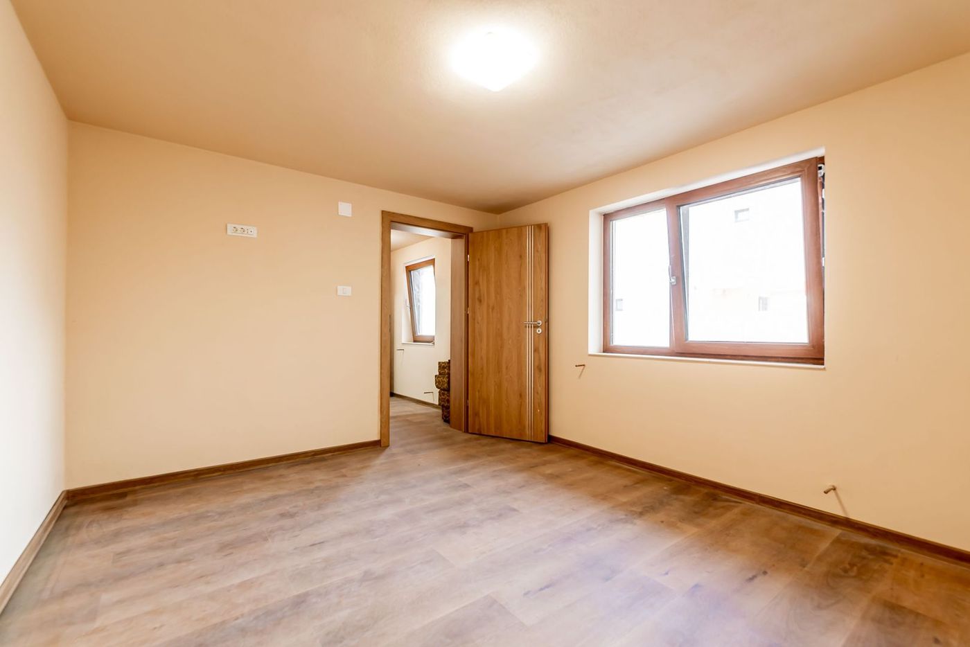 Casă individuală în Aradul Nou zona Tabacovici, aproape de Mureș - foto 4