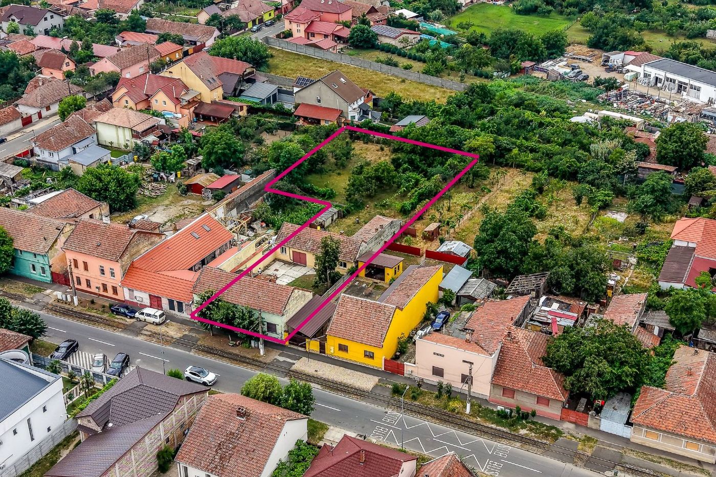 Casa cu potential multiplu cu teren generos pe strada Dunarii - Imagine principala