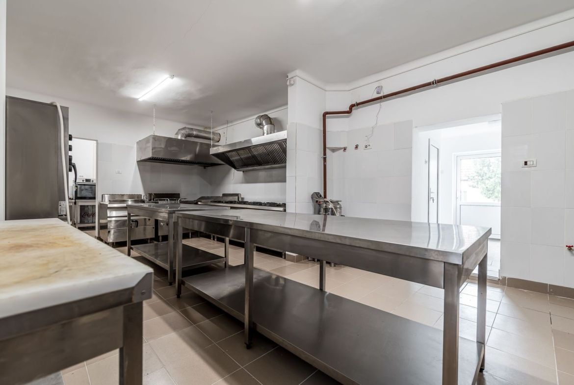 Casa cu potential multiplu cu teren generos pe strada Dunarii - foto 2