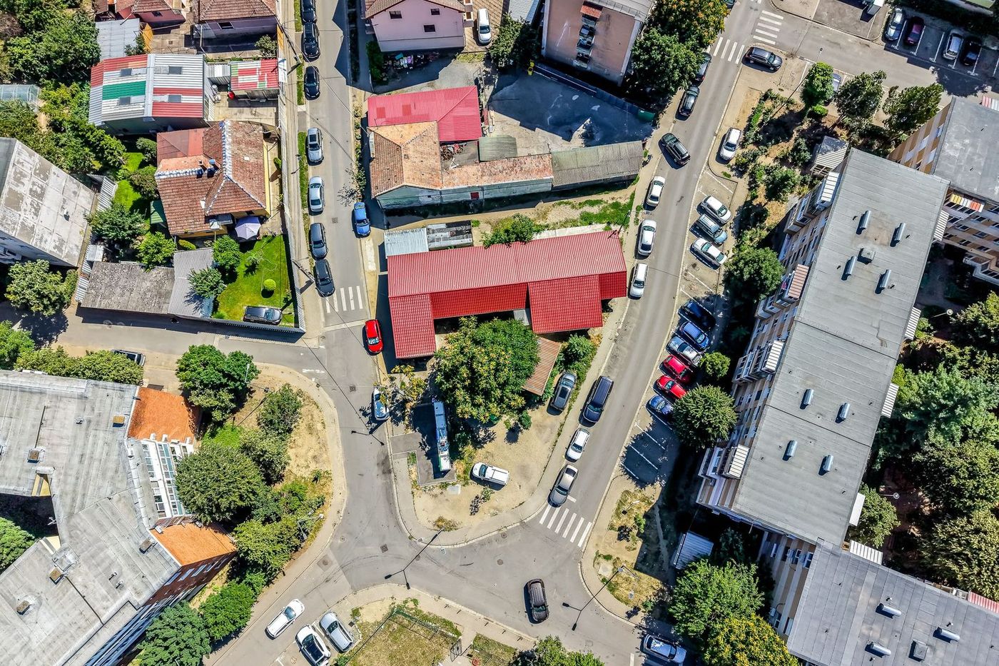 Casă individuală cu potențial comercial excelent in cartierul Vlaicu - foto 2