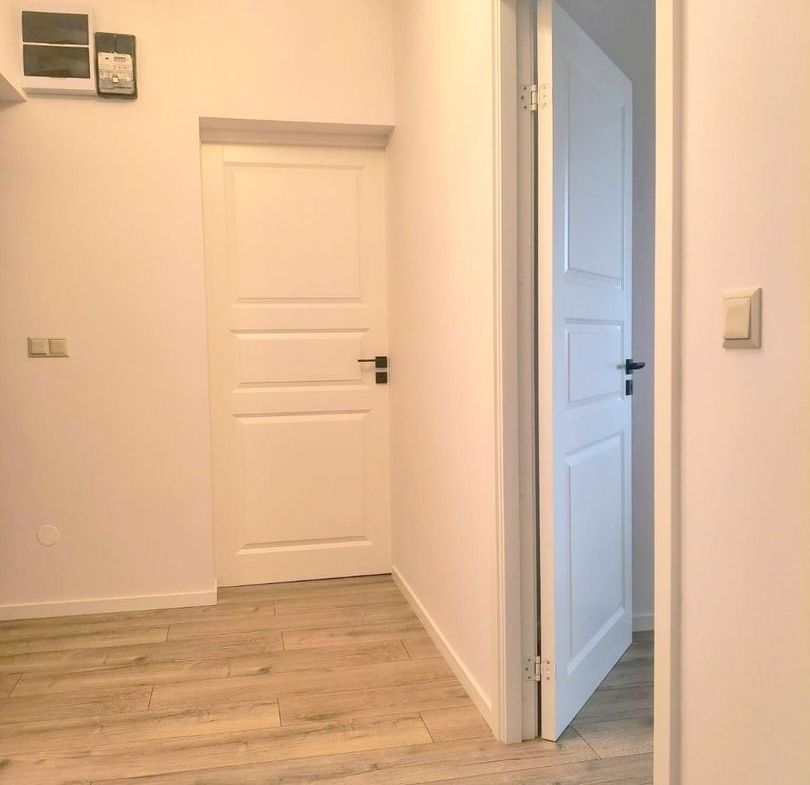 De vanzare apartament cu 2 camere, port, parter, 75.000 euro - foto 2