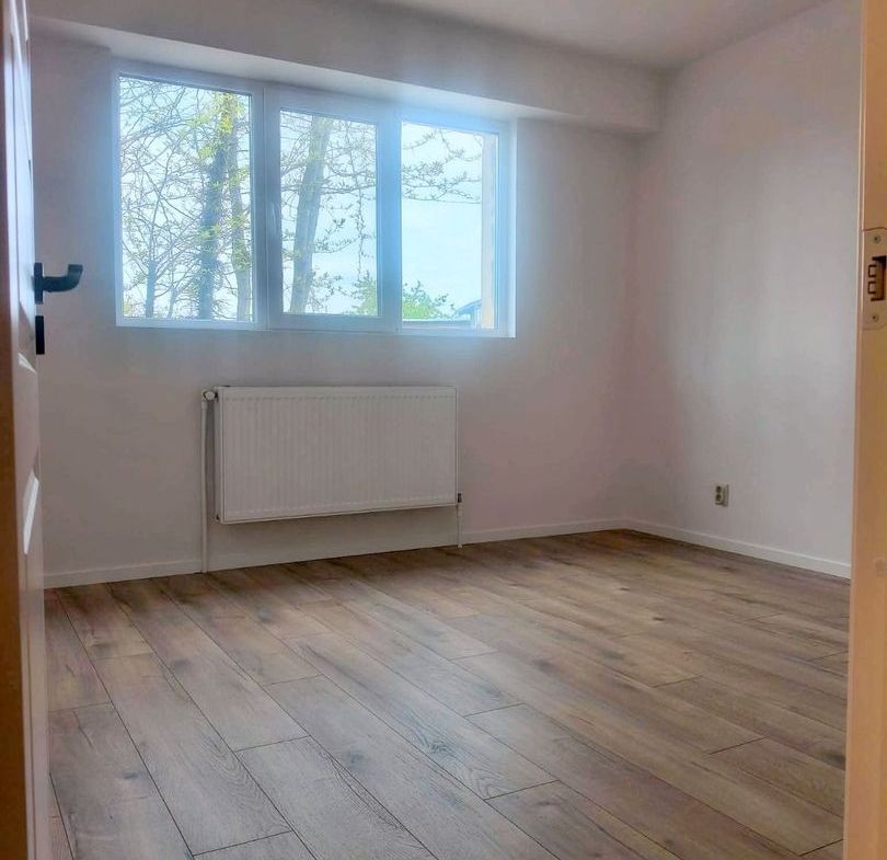 De vanzare apartament cu 2 camere, port, parter, 75.000 euro - foto 3
