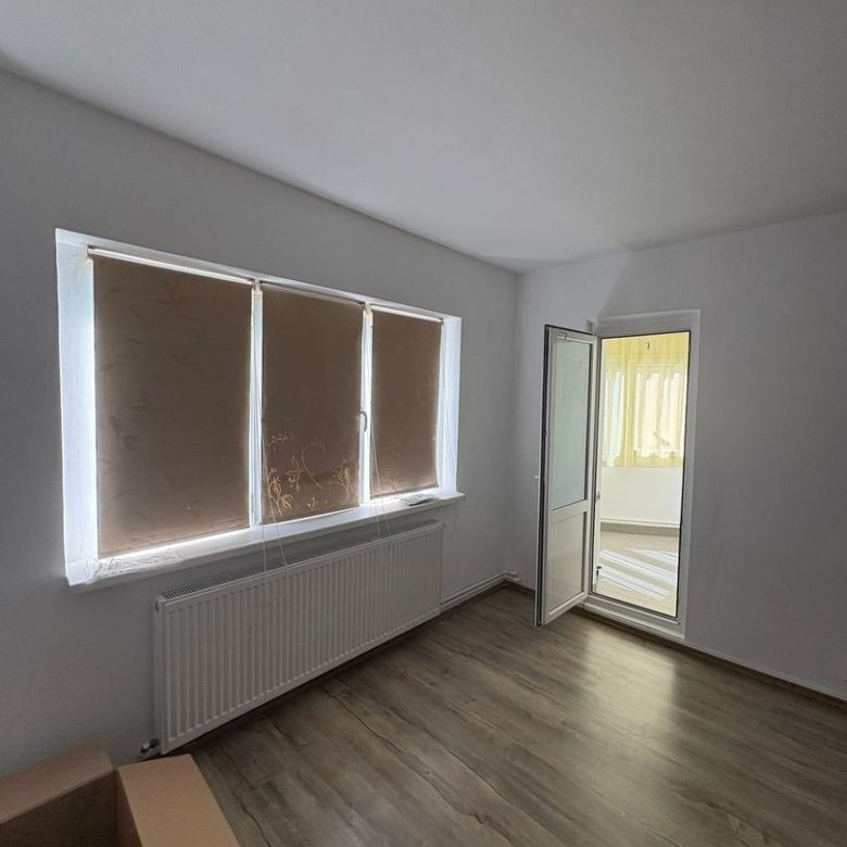 De inchiriat apartament cu 2 camere nemobilat, I. C. Frimu, etaj 3, 300 Eur - Imagine principala