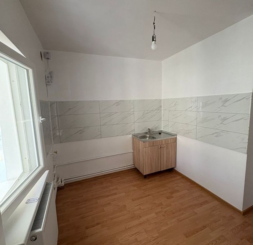 De inchiriat apartament cu 2 camere nemobilat, I. C. Frimu, etaj 3, 300 Eur - foto 2