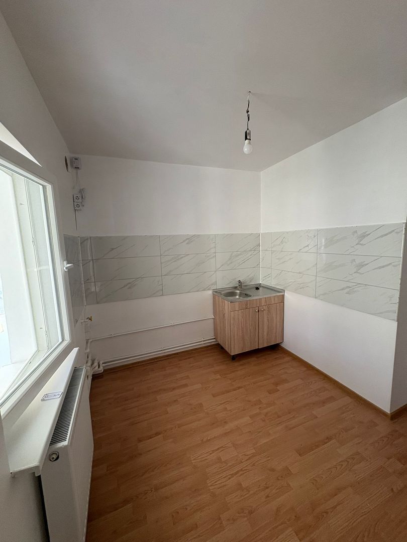 De inchiriat apartament cu 2 camere nemobilat, I. C. Frimu, etaj 3, 300 Eur - foto 2