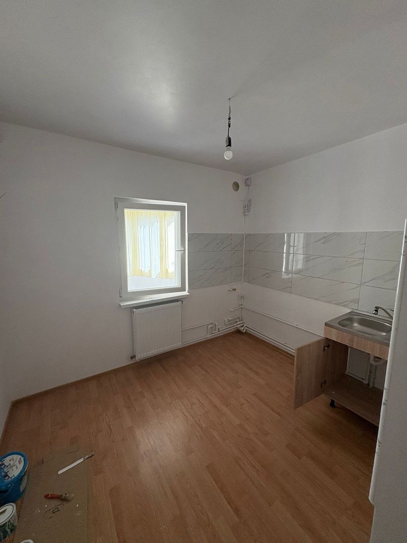 De inchiriat apartament cu 2 camere nemobilat, I. C. Frimu, etaj 3, 300 Eur - foto 3