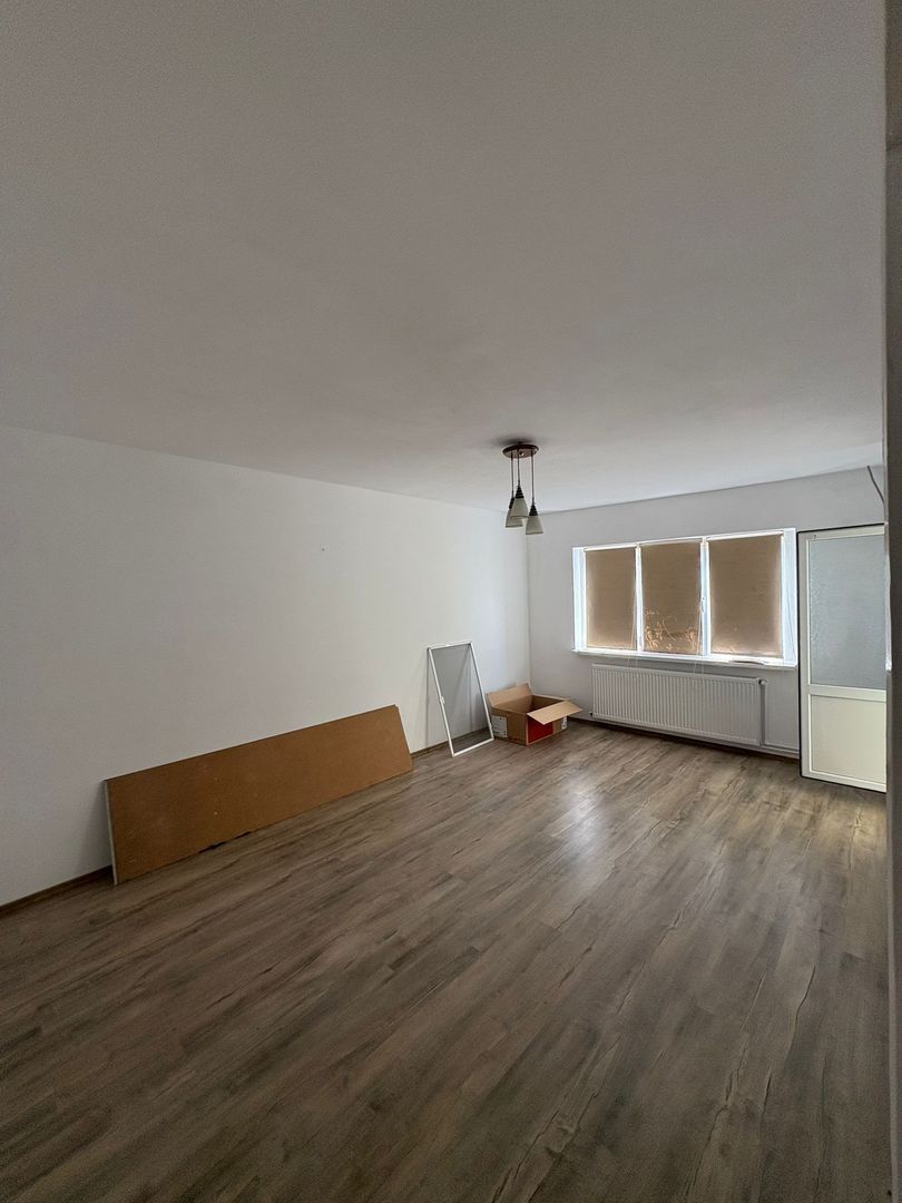 De inchiriat apartament cu 2 camere nemobilat, I. C. Frimu, etaj 3, 300 Eur - foto 4