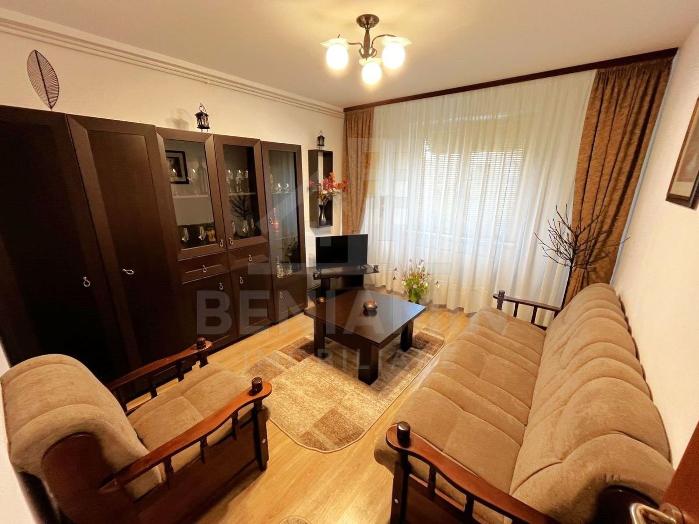 2Decomandate-35mp-Mobilat-Utilat-Renovat-Centrala-Universitate Brasov - Imagine principala