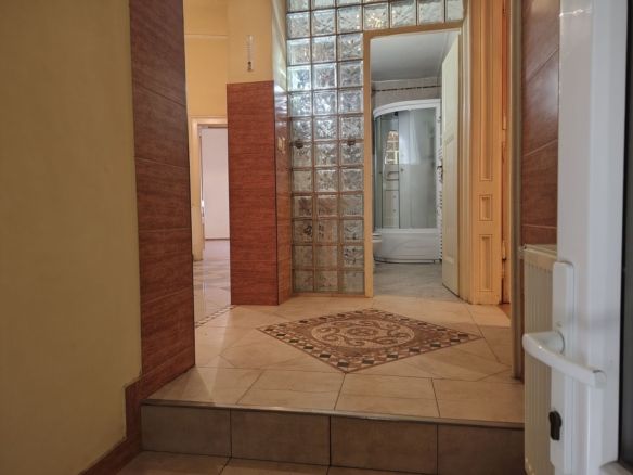 Apartament la casă cu front stradal,  str. M. Eminescu. 119 900 E. - Imagine principala